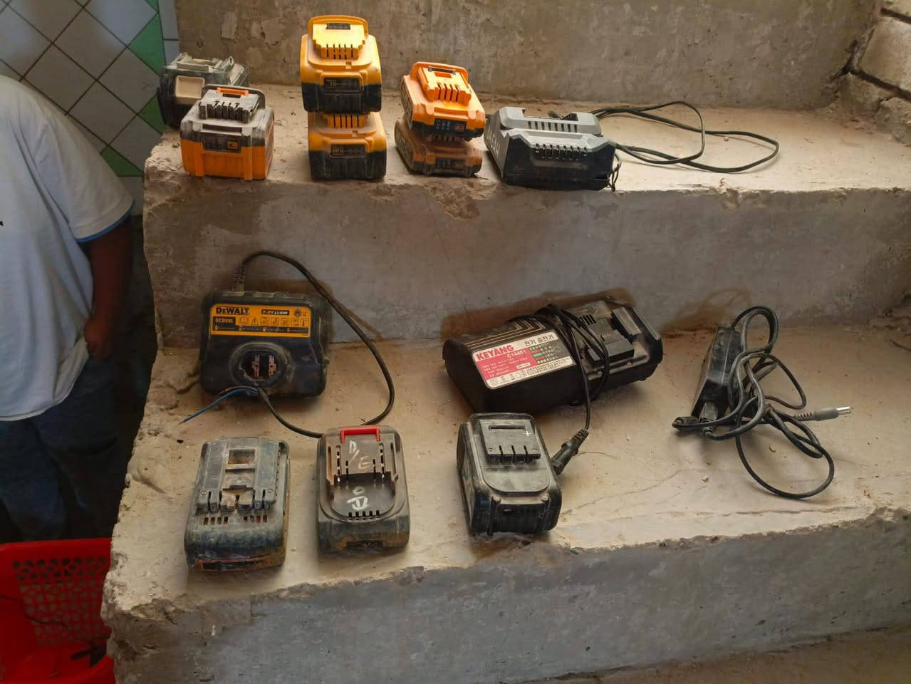 السلام عليكم كارتات مكينه لحيم جديد وغير مستخدم وبطاريات وشاحنات قيم وأخذ بس لاتكسر بيهم

***********
