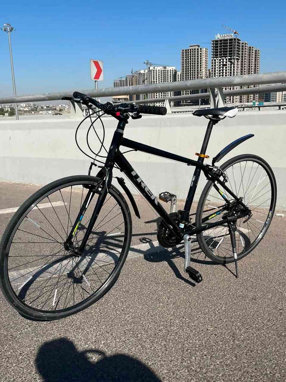 سلام عليكم 
بيسكل البيع من ماركه( ترك ) 🇺🇸
عالميه 🚵
دراجه بل كامل اللمنيوم 
دراجه وضع حاويه كل غراضه وقطع بيه اصليه ✅
سستم بل كامل ماركه شيمانو ✔️
يدات بريم امامي خلفي شيمانو ✔️
مكينه امامي شيمانو ✔️
مكيني. خلفي شيمانو. 
عكرب من ماركه( التوس ) اصلي ✅
شيمانو 
بدال ممن ماركه شيمانو ✔️
بيدرات اصليه ✔️🚵
وياله ألمنيوم اصلي ✅

سعر 250 بي مجال بسيط..
*********** واتس ..

