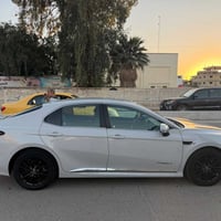 تيوتا كامري 2023 ماشيه 65 الف فئه LE محسن لون سموك وارد امريكي بصمه  ت...