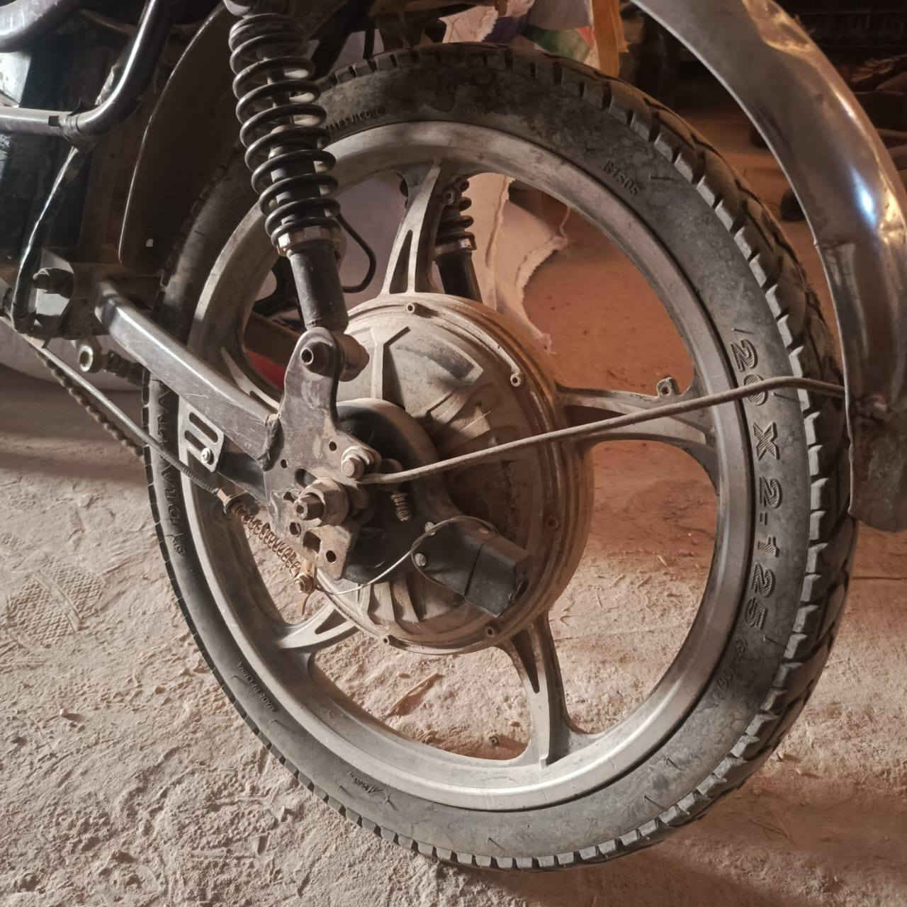 اسلام عليكم 
دراجه شحن بيها نقص العقل وبطاريات 2 فقط 
الباقي كله شغال 
قيم وأخذ 
مكاني التاجي 
***********
