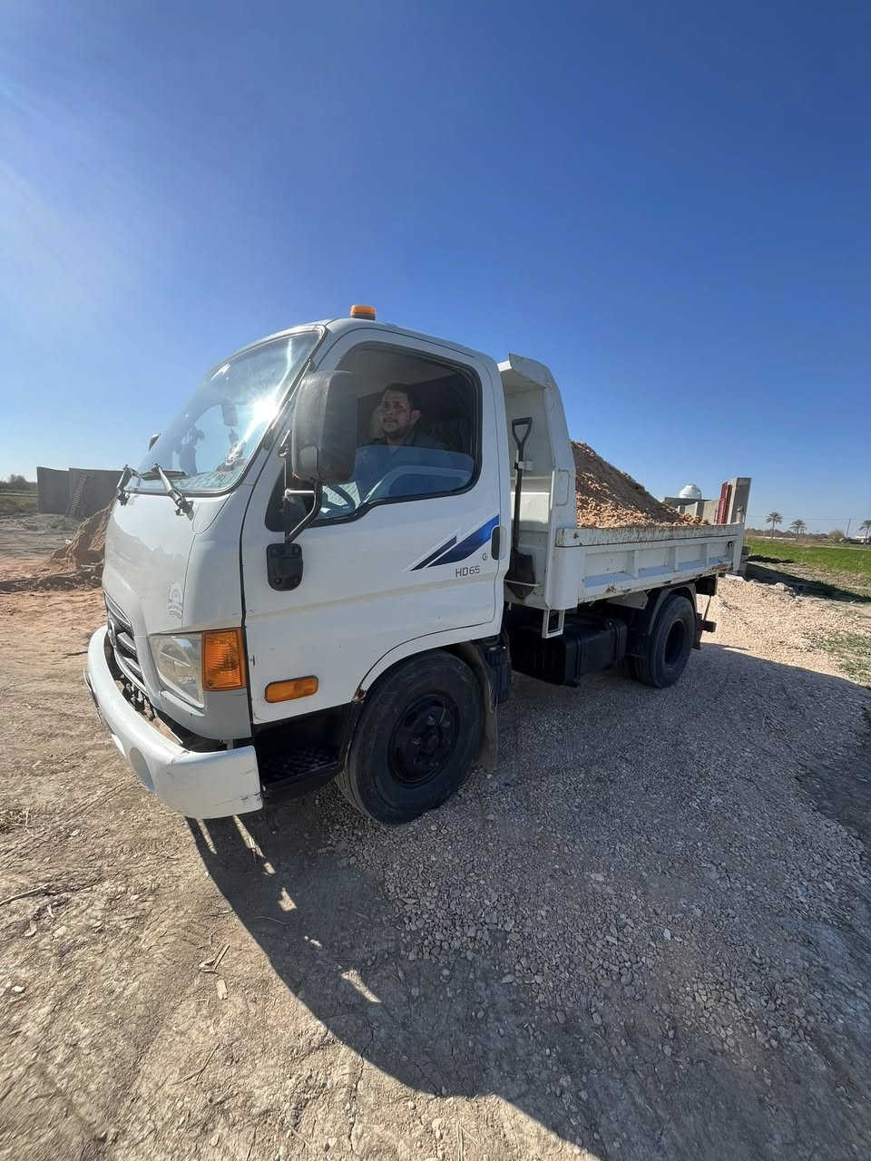 سلام عليكم كنتر للبيع موديل 2016 مكفول كفاله عامه سنويه مجدده 2028باسمي تحويل ثاني يوم الا ستفسار ***********
