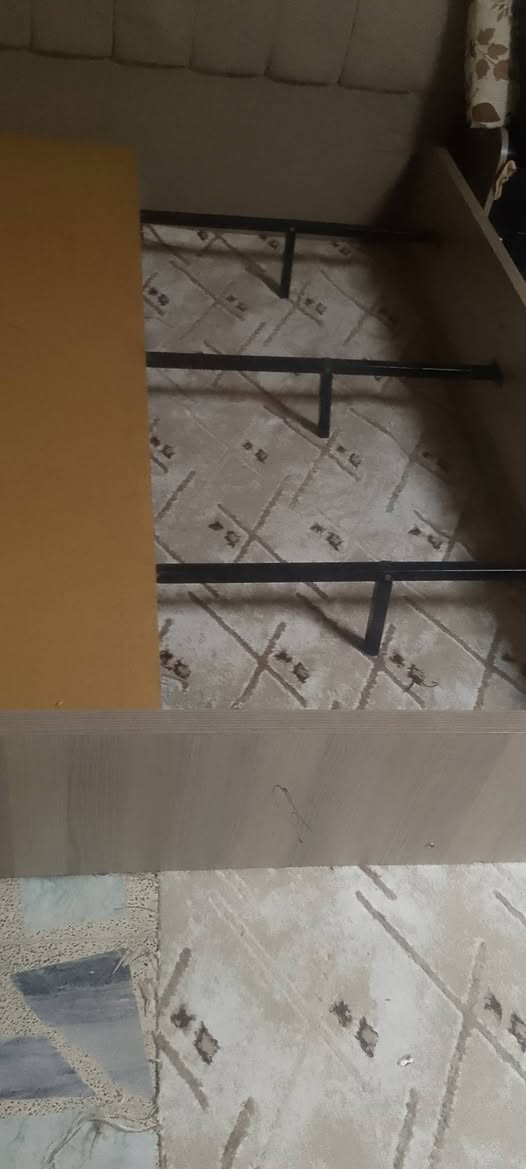 سرير نفرين نظيف بدون دوشك للبيع شكركه ***********

