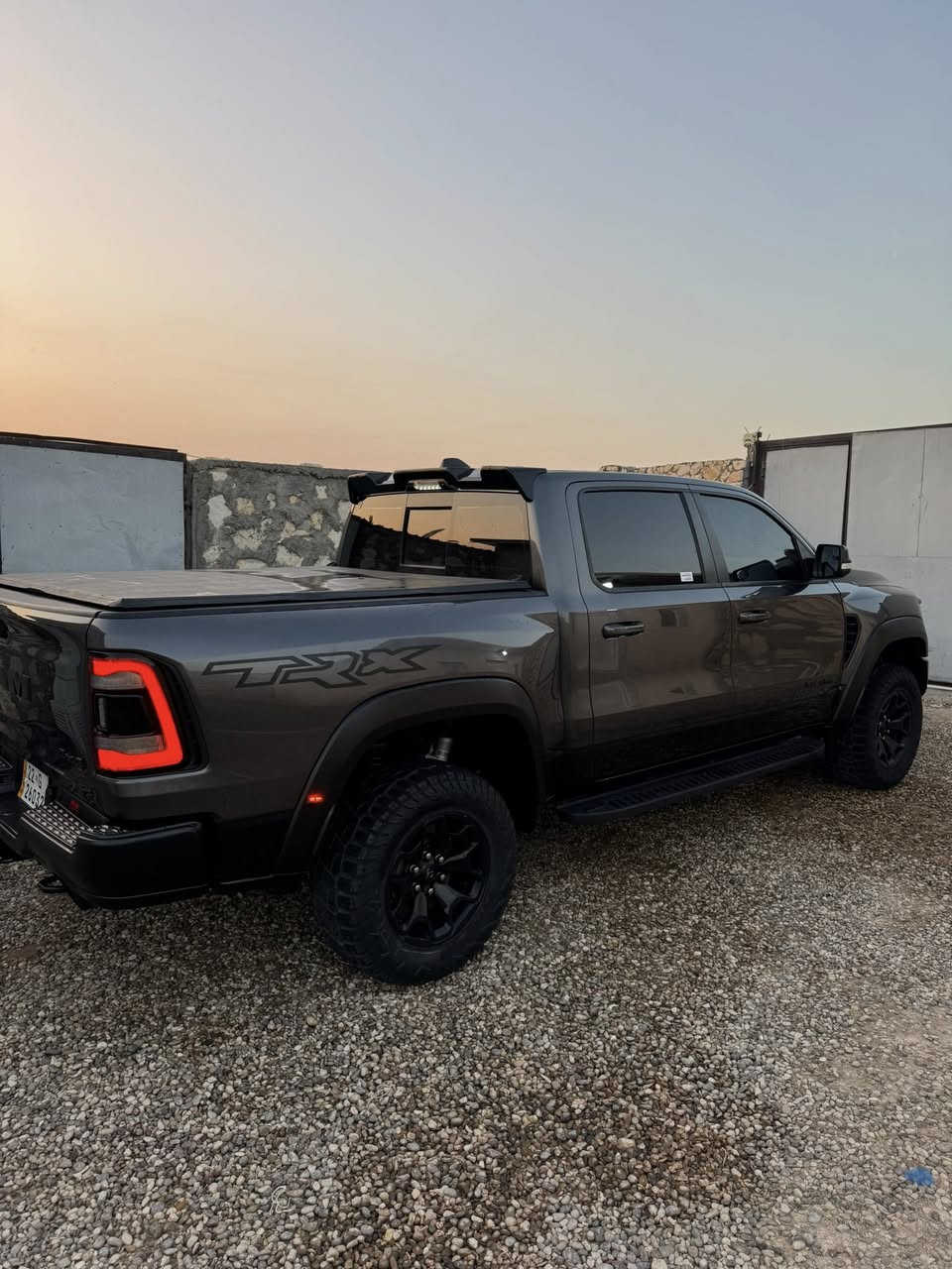 السلام عليكم 
خليجي TRX   2022
كلشي بيه جديد ونضيف مابيه نقص برغي 
ولمواصفات معروفه ميحتاج اشرح فول 1/1
ماشي 115 الف كيلو 
بيه صبغ لغد الجاملغ وشبر من باب السائق بدون ارباك
حادث طخه ولي يريد صور يراسلني خاص ادزله 
السعر 55000 وبيه مجال قليل 
عنوان كربلاء 
***********
