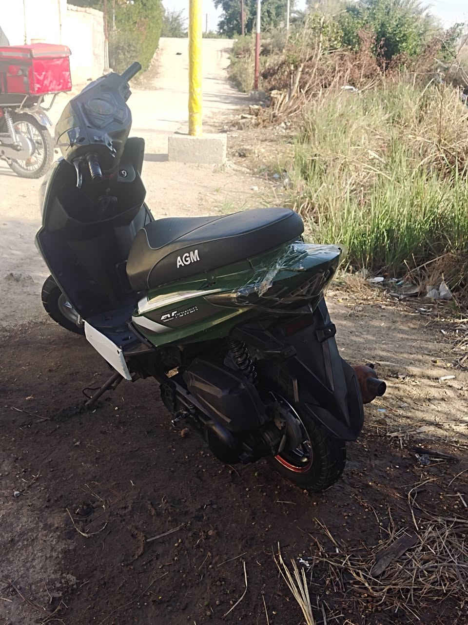 سلام عليكم دراجه صيني مكنيه نضيفه مفتوحه كهربائيات كلها شغاله دراجه نكره مكان ناصريه شارع السفينه سعر 150... ***********
