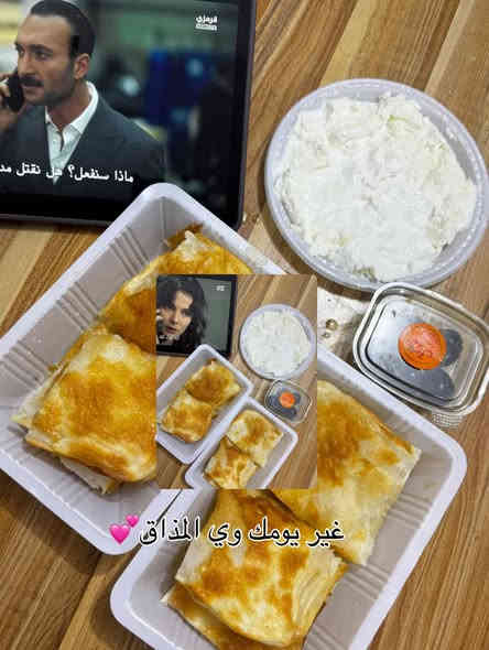 رفاعي حي العمال 
متوفر توصيل ***********
وي كل طلب زيتون وعسل مجاني 
يجيكم مرتب وحار
