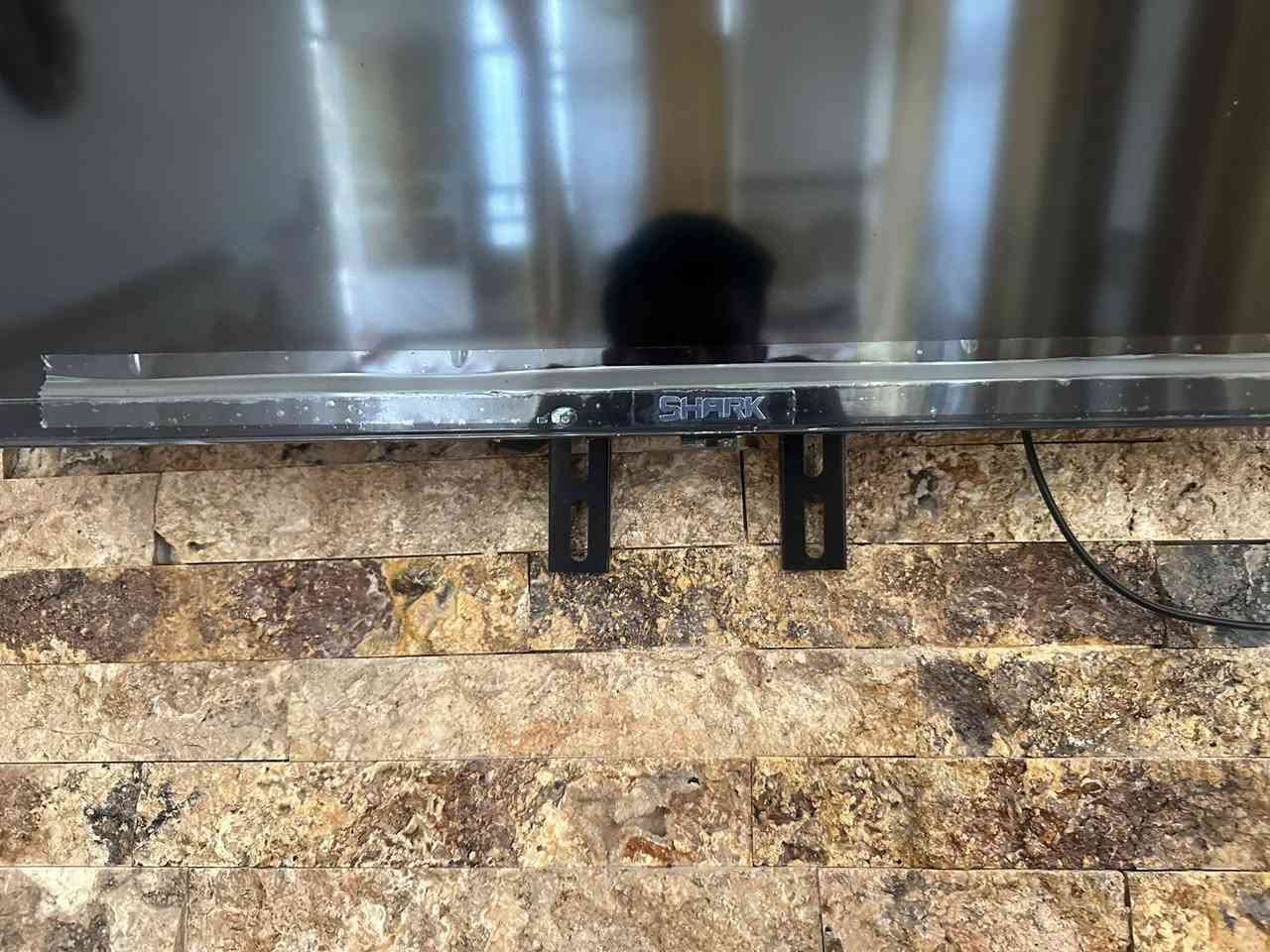 بلازمه للبيع حجم 32 ما مشتغله ابد وما محطوطه بل كهرباء 
لزكات الشركه بيه تصل ***********
