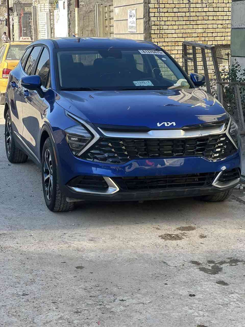 سلام عليك
كيا سبورتج للبيع  الافه ex مديل 24
موصفات
بصمه تشغيل عن بعد 
تحكم ستيرن 
شحن لاسلكي 
كشنات جلد 
وبعد بيه مواصفات
صوره الحادث موضح بل صوره فقط شبر بل بنيد
بدون رقم   مكان السياره بغداد
للستفسار ***********
