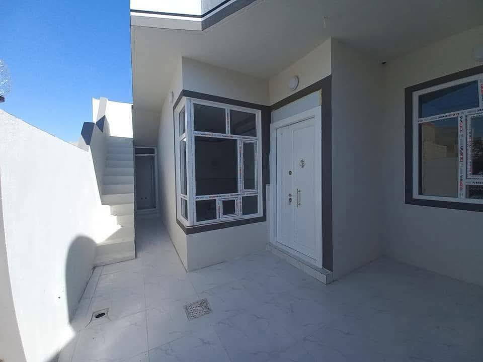 سلام علیکم   نرخی هەرزانو نزیک هەمووخزمەت گوزاریەک

#خانووی_مۆدێرن بۆ فرۆشتن ⛪💒
ناونیشان 📍 قەزای ڕزگاری (سموود) 

◼️ گەڕەکی گەرمیان 🌆🌃
◼️ خوار جادەی حەوت هەزار 🛣️🌃
◼️ ریگەپیدانەو رووی لە خۆری ئیوارەیە  🖼️🌄
◼️ ڕووبەری 10 بە 10 = 100 مەترە 📏
◼️ کامل ژوورەکانی مەغریبیەو دەکتی بۆ کراوە
◼️ فوول مۆدێرن سەردەمیانە کراوە 
◼️ نرخەکەشی زۆر گونجاوە✅✅

🔴 ژوورەکانی ئەم خانووە پێکهاتووە لە ⬇️

🔶 میوان 🪑🚪
🔶 مساعد مطبخ 🍽️🫖
🔶 هۆڵێک 🖼️
🔶 یەک ژووری نوستن 🛋️🛏️
🔶 ڕۆشنایی 🪟
🔶 مشتەمەلات 🛁🚿

بۆ زانینی نرخ 💵پەیوەندی بکەن بەم ژمارانەوە 📲📞📳

***********

دەتوانن سەردانی
#نوسینگەی_ئەیوب_لە_سموود بکەن 

ناونیشانی نوسینگە ◀️ ڕزگاری جادەی نێو بازاڕ 🛣️
🔴 سەرووی شارەوانی سموود. 🌆🏣
🔴 تەنیشت شیرینی خانەی زانا🍹🏢

ئێوەی بەڕێزیش هەر موڵکێکتان هەبوو بۆ فرۆشتن یان ویستان بیکڕن دەتوانن ڕەسم و زانیارییەکانتان بنێرن بۆ ژمارە ڤایبەری 📳✅ ***********
