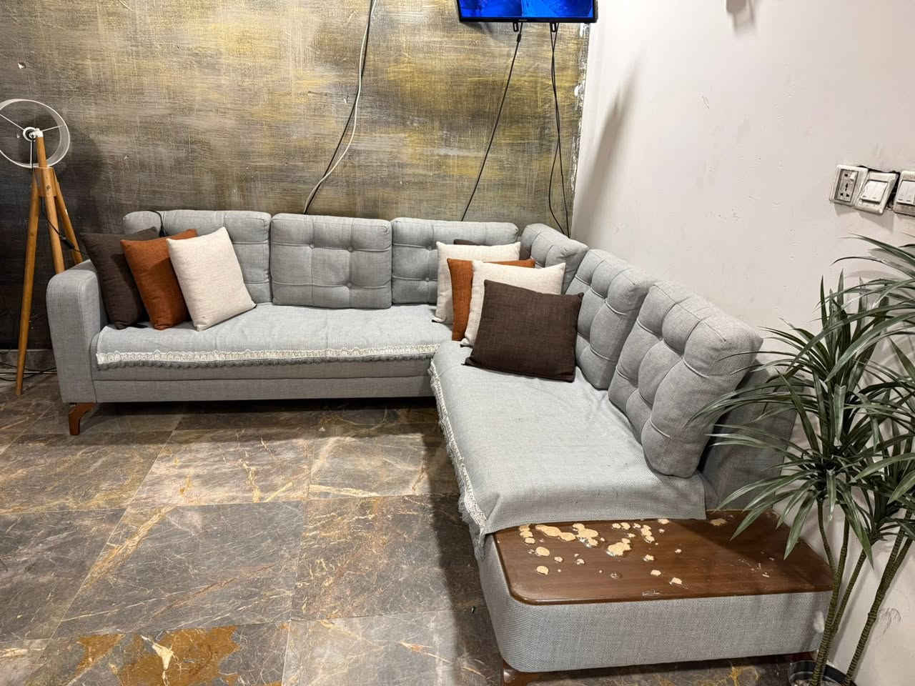 للبيع 
تخم تركي ملكي لون بيجي ورصاصي 
عشر مقاعد
 السعر / مليون وربع 

ميز طعام خشب 
السعر /٢٥٠ الف 

تخم كورنر 5 مقاعد 
السعر /500 الف 

ميز  لعرض التلفزيون خشبي 
السعر / ١٥٠ الف 

ميز تليفزيون خشبي واسود
السعر / ٦٠ الف 

غرفه ماليزيه يحتاجلها  فقط صيانه 
السعر /٢٥٠ الف 

غرفه طفل باتمان 
السعر /٢٢٥ الف 

العنوان / بغداد / المنصور - الداودي 
الرقم / ***********
