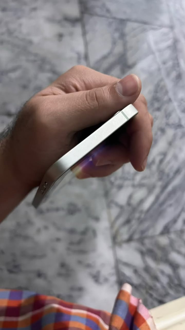 ايفون 12 عادي 
بلادي وتر ممفتوح كجهاز نظيف و مكفول 
امريكي m
ذاكرة 64
بطارية 85
سعر 285
بغداد توصيل ماعدي


**إذا كنت صاحب هذا الإعلان وتريد حذفه لأي سبب، رجاءا أرسل رسالة إلى الدعم الفني**