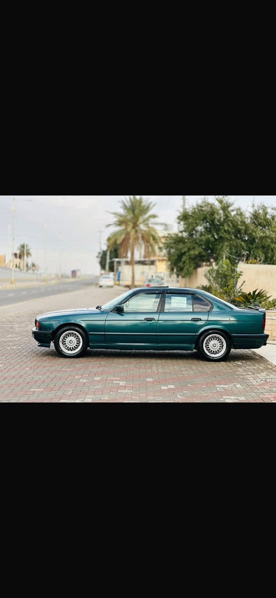 السلام عليكم للبيع بي ام موديل 1992 محرك مسكر شرط كير وتماتيك شرط صدر امامي خلفي جديد تخم تاير جديد تخم ويل اصلي بلادي رقم غداد دولي سنويه الغايه 20230 هزه جديد تبريد ثلج < تدفئه نار السياره صبغ عام جماليه بدون اي حادث غرفه جديده دبل يرباك ستيرن يرباك السعر 65 وبيها مجال  مكاني بغداد و بيه زنون للتواصل ***********
