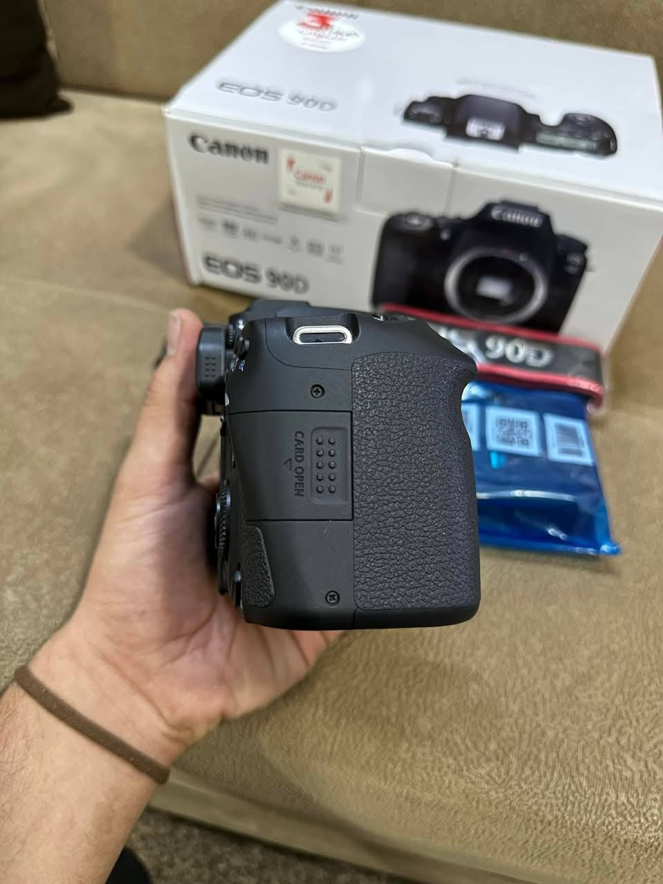 كاميرا كانون 90d مع عدسة 18_135 إصدار الثاني
نظافة/ 98%
شتر/ 15K
ملحقات/  شاحنة + بطارية + رام + جنطة كبير
سعر / مليون و 200 الف
وتساب/ ***********
