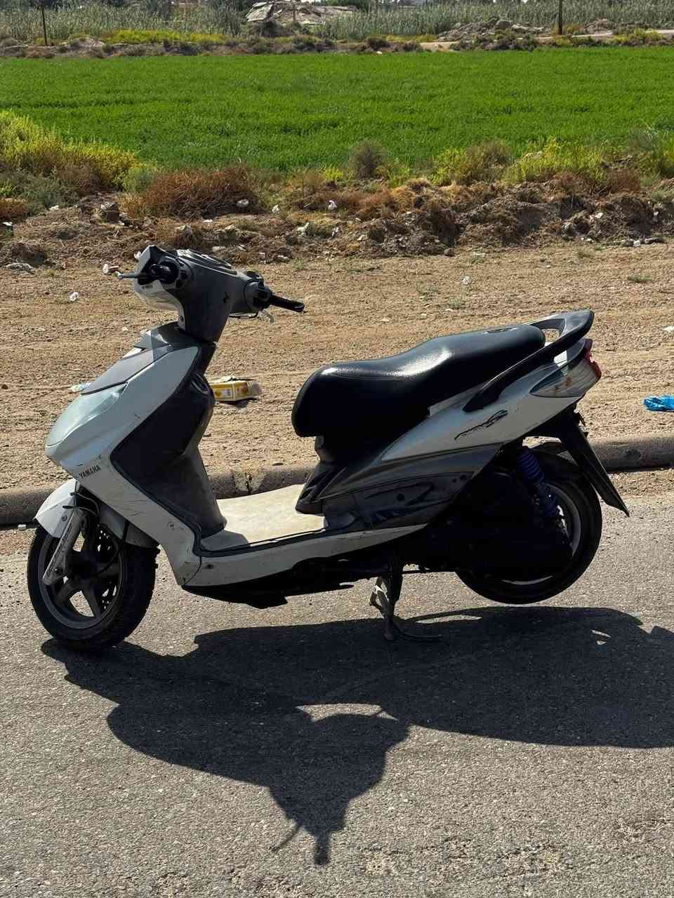 السلام عليكم من رخصة الادمن دراجه سكنس فحل كوري نوزل الدراجه نضيفه بيها نقص الشاشه محروكه اول ما جبتها و البك لايت بس البلاستك مالته يتبدل ب 12 الف الدراجه ناعمه و مكينتها صافيه للاستفسار التواصل على الخاص او على الرقم ***********
