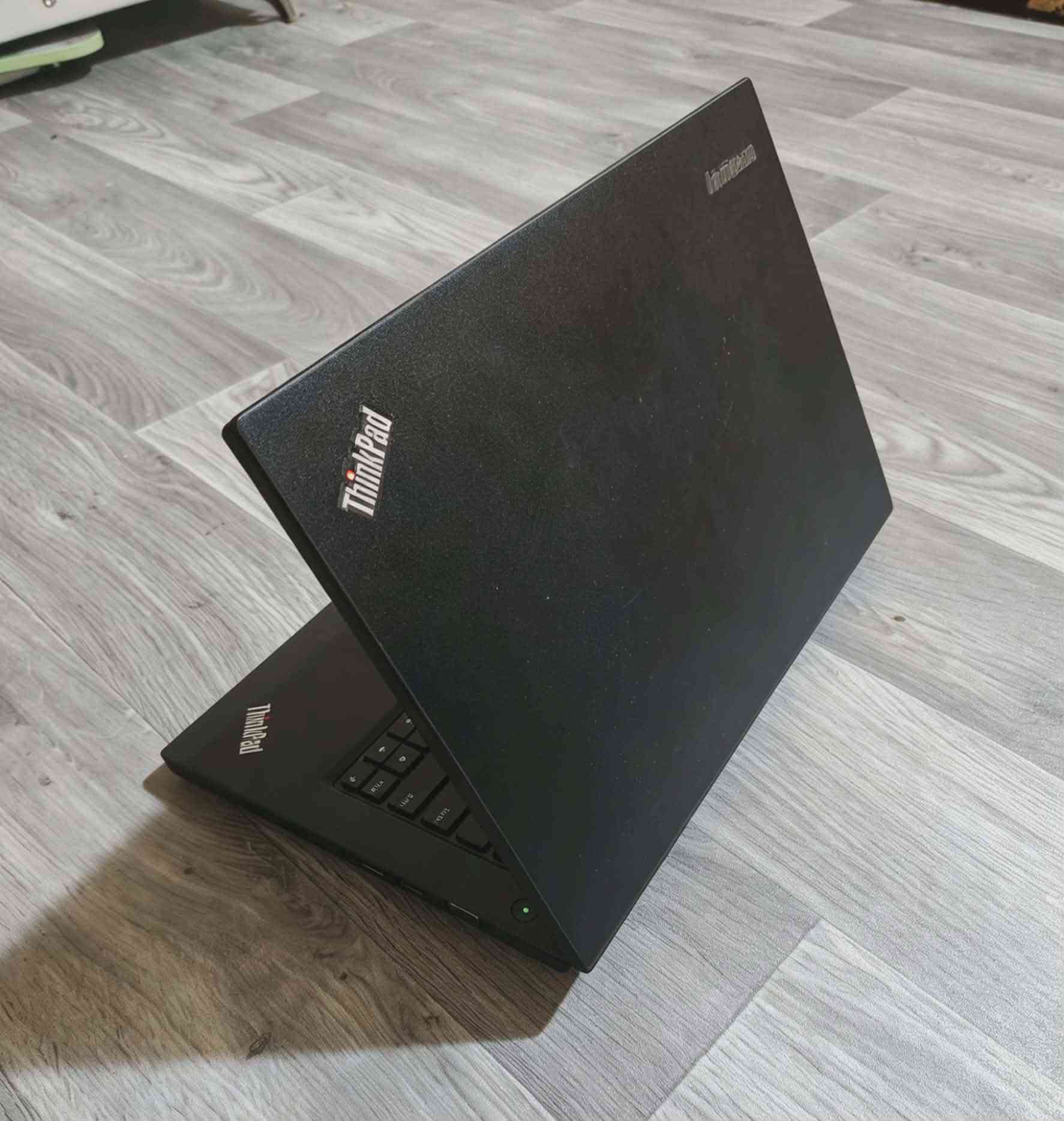 لابتوب lenovo thinkpad /نظام ويندوز 10 برو /تخزين 256 ssd  سريع وسل,ورام 8 /شاشه لمس /يقلب 180 درجه/معالج كور اي 5 جيل رابع  /كرت شاشه داخلي / بطاريه تدوم من ساعه ونص الى ساعتين /يحتوي على منافذ متعدده منها ال usb ومنفذ الشحن ومنفذ الاج دي وغيرها /مناسب للدراسة والتصفح على كافة برامج التواصل وبعض الالعاب المتوسطة /الملحقات : شاحن اصلي +ماوس+حقيبة  السعر 140 وبيه مجال العنوان كربلاء المقدسة ***********
