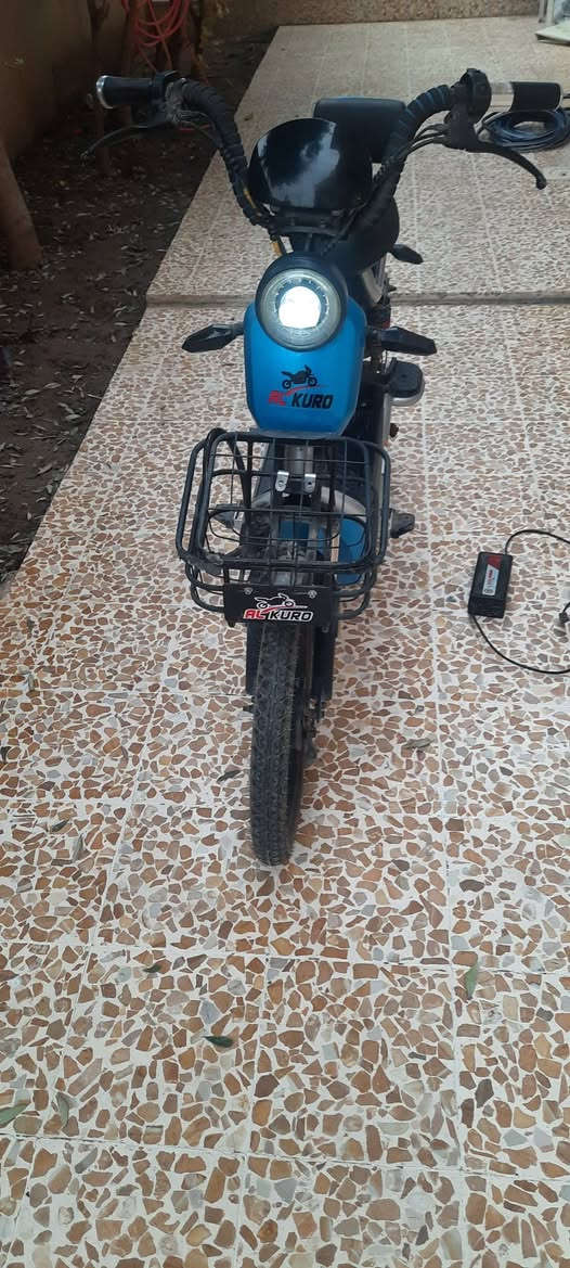 ماطور شحن للبيع...
كهربائيات كلها شغالة 
تشغيل بصمة وقفل نظام سرقة 
5 بطاريات 
شاحنة أصلية وسرعة 60 
السعر 150 وبي مجال 
***********
