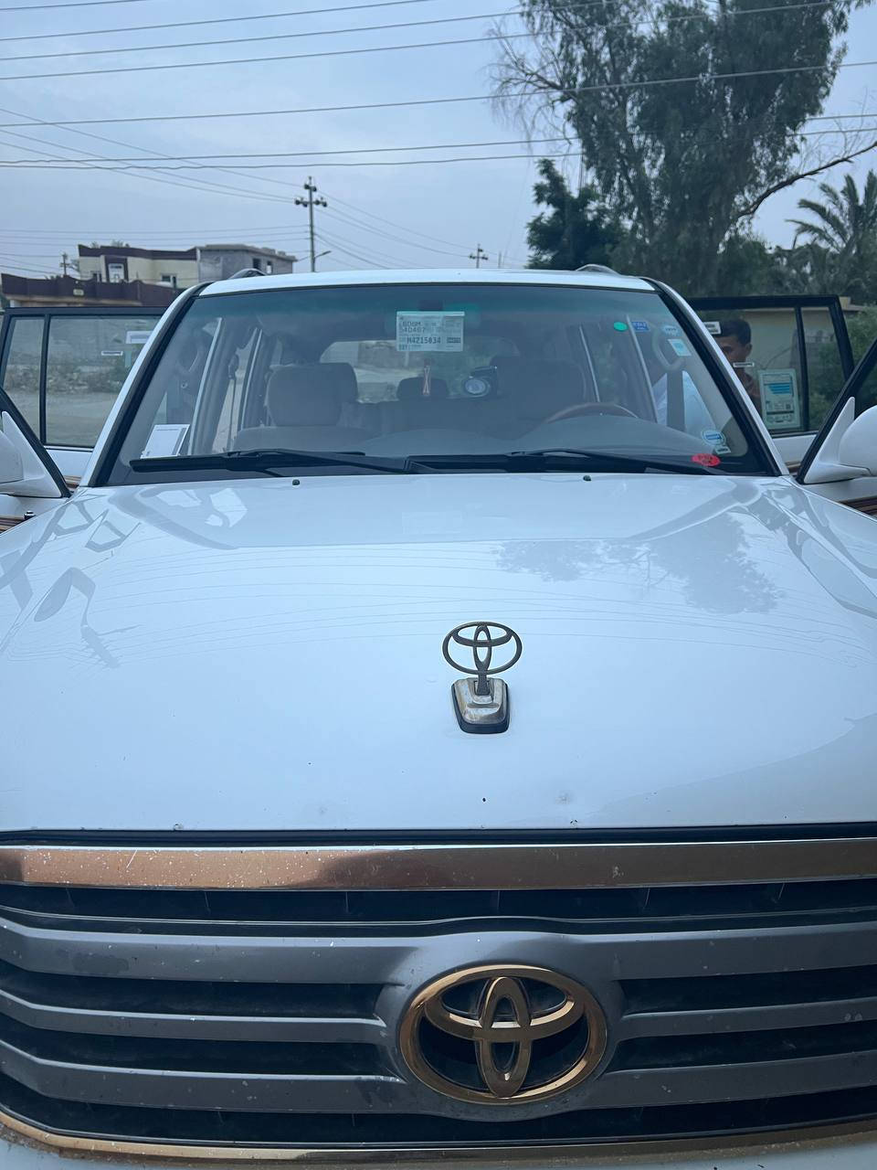 السلام عليكم
لاند كروز موديل 2006 GXR ليمتد فول مواصفات 
مكينة 4500 6 سلندر محرك عدل
فور ويل4x4 شغال
3 قطع تبريد و ثلاجه 
شاشة و كامرة خلفية 
سلايد فتحه 
دبل تانكي 
سماعات خاصه دمام 
حساسات امامية و خلفية بلادي 
زركات دعاميه بلادي 
السياره رقم اربيل باسمي 
 دسكات تخم جديد امامي وخلفي 
مكان السياره ديالى جلولاء
رقم هاتف 📞 ***********
