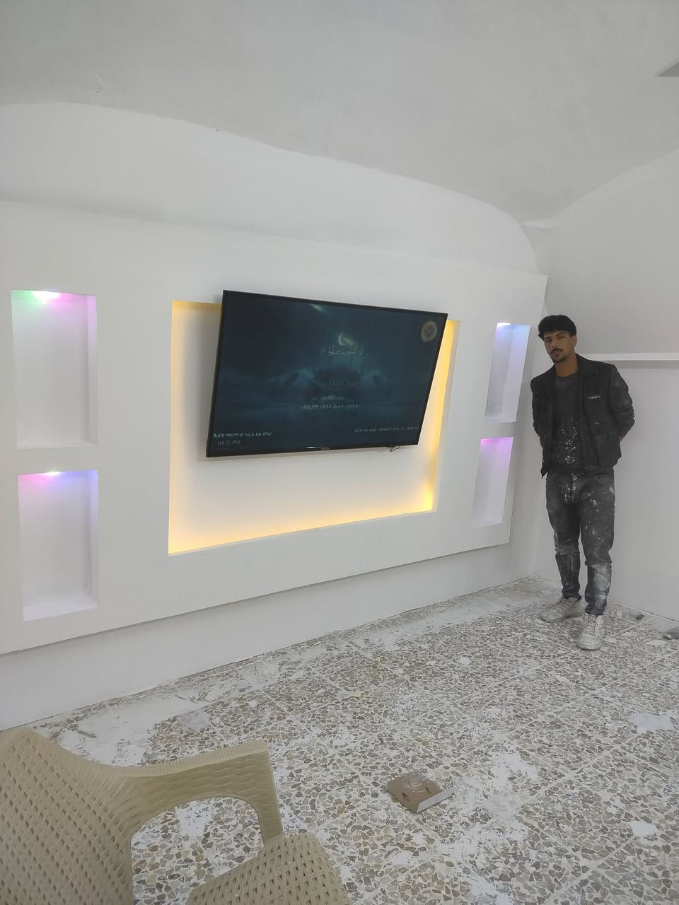 نعمل على كافة انواع الديكورات الجبس مبورد. والصبغ والسقوف الثانويه وبديل الخشب والرخام‏‪*********** 0776 469 0631
