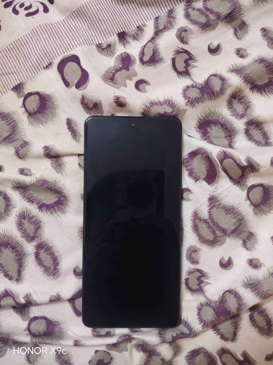 السلام عليكم عملاق شاومي الجهاز ريدمي نوت 12 برو 5g الجهاز غني عن التعريف معالج الدايمن ستي  شحن سريع 67واط الشاشه 120هرتز النضافه 100 الجهاز فقط للمراوس شعندك نزل حسب القناعه للتواصل واتساب فقط*********** العنوان بغداد
