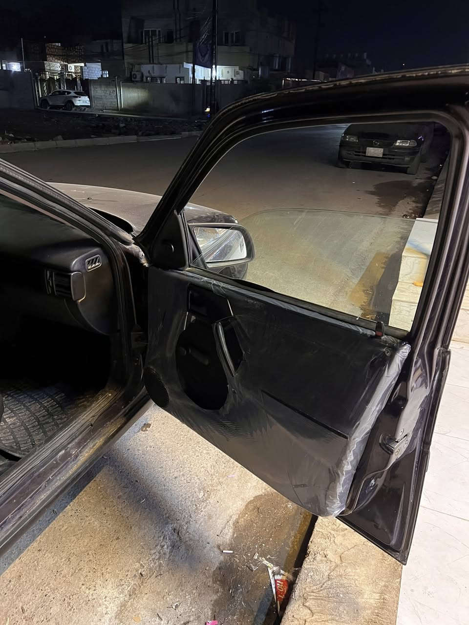 السلام عليكم 
اوبل فكترا 16 موديل 1992 بدون صبغ فقط دوائر خلفيه  وقبغ صندوك مبدل  مكينه  مال كصه  طخم تاير  جديد  باتري جديد  الداخل مدوشم جديد كاربون بانزين بيها السعر 40 وبي مجال قليل 
***********
***********
