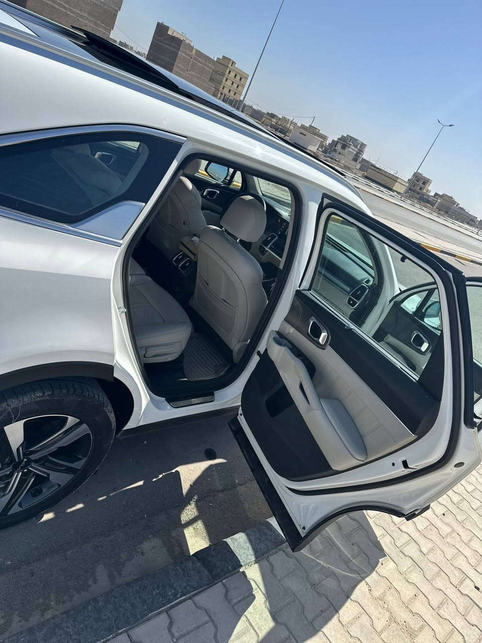 سورنتو فول مواصفات 1/1 موديل 2022
بانوراما 

6 سلندر

5 كاميرات 360 درجه

حساسات كدام و خلفي

مري شفط

كير ماوس
تبريد 3 قطع
كشنات تبريد و تدفه
ماشيه 40 الف كيلو متر

وبيها مواصفات لم يتم ذكراها 

 عنوان البصره 

       للاتصال ع رقم ***********
