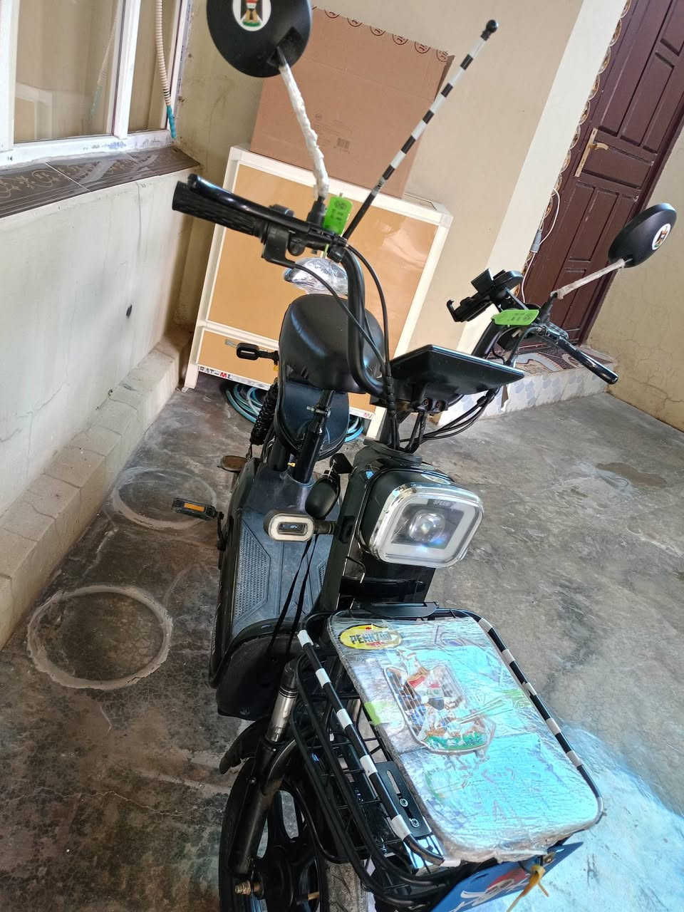 سلام عليكم دراجه شحن للبيع حجم 14موديل 2025
دبل اشاره بلاجكتور دراجه نضيفه كهربائي كلها شغال ما بي عيب ملف 350اربعه بطاريه سعرها 230الف وبيها مجال رقم موبايل***********

