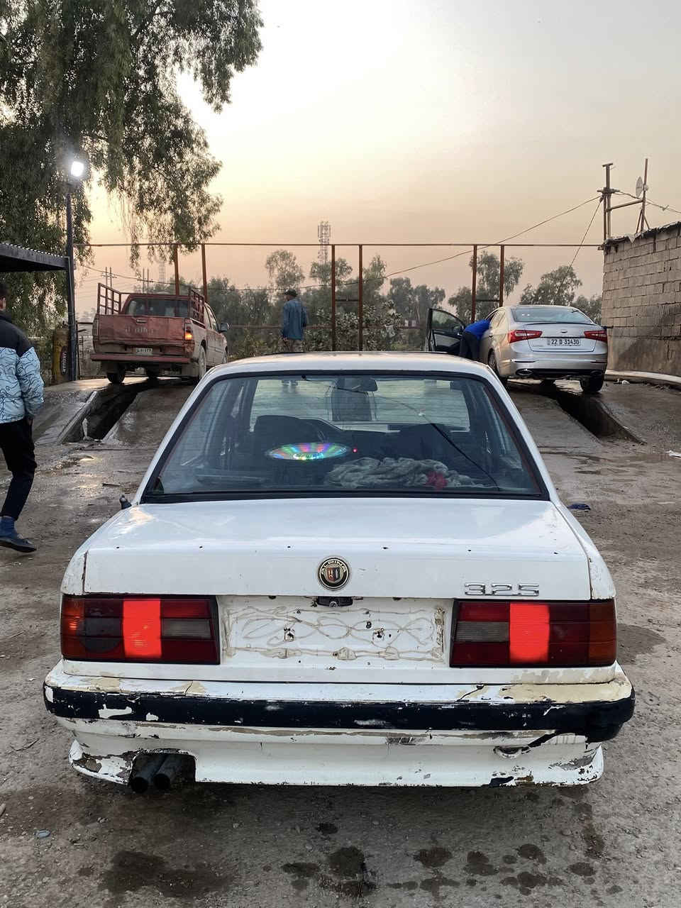 السلام عليكم. زعره. رقم بغداد الجديد مميز داخله هزة تحويل ثاني يوم  مكينه ٢٥ مفتوح كير عادي كهربائيات كلهة شغاله  لايت زنون اصلي  كشنات جدد بطاين كلهة نضيفه بس نقصه وحده 
السعر ٣٠ وبيهة مجال 
‭٠٧٧٤ ٥٧٧ ٤٤١٩‬
