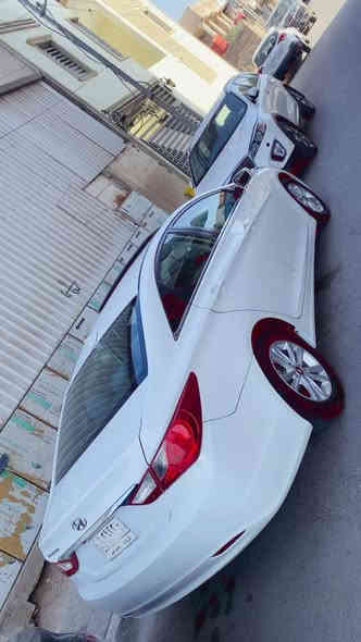 سلام عليكم سوناتا للبيع مديل 2012  لا تقارنهه بل مهجومه سياره وارد امريكي حادثه مدكر وشويه من البنيد ونفسهن راجعات فول مواصفات لل اخير كلشش مزوعه  فتحه بل قماره كشنات تدفئه تبريد بل كشنات وره وكدام تحكم استيرن دواخل بيجي ورصاصي سياره حيل جديده وما متعوبه مال جناي مكينه كير حداده  تبريد ابلاد كله مكفول شرط مكينه والكير اذه محطوط عليه صبانه مرجوعه  تخم تاير  وتوه مسويله ادامه عامه توه قبل سبوع سعره 117 وبيه مجال قليل للشراي وانه خادم سنويه ما منتهيه بعدلهه اهوي تريد تحويل تريد وكال خادم  (لحد يراسل اتصل وتدلل)***********
