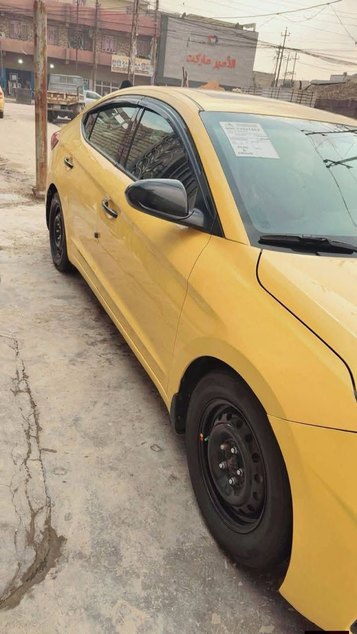 النترا هونداي وارد امريكي 2020
رقم بغداد الدولي الجديد
سنويه جديده 
محرك 2000
كير اوتوماتيك 
تحكمات ستيرن جهتين حاكيه أتصال بلوتوث 
حادثها  قبق جنطة  وبيه منضومه غاز 
السعر 125 وبيها مجال 
للاستفسار ***********
