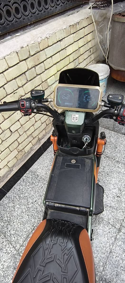 دراجة شحن X900 اخو جديد
مواصفاتها

1 خمس بطاريات

2 بطارية 32 امبير

3 شاحنه جديدة الاصلية

4 استعمال خفيف دراجة جداً نظيفة

5 دراجة بلاد ما مبدل شي بيهادراجه شحن

X900

2026 موديل

ما مبدل شي بيها 

5 بطاريات

32 امبير

بريك خلف وامامي

بلوتوث سماعات بيها صوتها عالي

وبيها بك يعني ترجع للورا

4 نمر وسريعه

تمشي مسافه بعيده توصلك 50 الى 60 كيلو متر 

نشره ليليه بيها

وبيها صندوق وياها شاحنه

اضويه عالي واناصي عاليات ضواها
خذيتهاصارلي شهر من خذيتها 

كلشي ما بيها بعدها جديده اخو الجديد 
المرغوب والدراجه شما تندعم ما يصير بيها شي بعتبار مدرعةدراجه شحن

X900

2026 موديل

ما مبدل شي بيها 

5 بطاريات

32 امبير

بريك خلف وامامي

بلوتوث سماعات بيها صوتها عالي

وبيها بك يعني ترجع للورا

4 نمر وسريعه

تمشي مسافه بعيده توصلك 50 الى 60 كيلو متر 

نشره ليليه بيها

وبيها صندوق وياها شاحنه

اضويه عالي واناصي عاليات ضواها
خذيتهاصارلي شهر من خذيتها 

كلشي ما بيها بعدها جديده اخو الجديد 
المرغوب والدراجه شما تندعم ما يصير بيها شي بعتبار مدرعة
السعر 490 وبيها مجال للطيبين 
للاستفسار الاتصال على الرقم ***********
