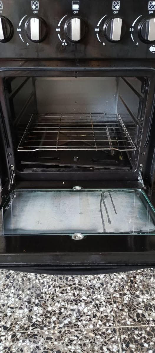 سلام عليكم مجمده وطباخ للبيع نظيفات الطباخ استعمال اقل من شهر كما موضح بل صور        العنوان بلديات وهذا رقمي ***********
✨سعر المجمده170
✨سعر طباخ 125
