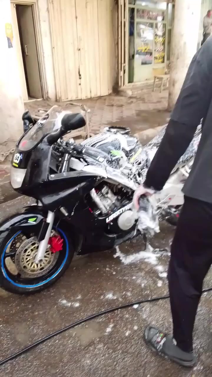 CBR F3 600 سيسي بيها بيرن بكن باتري جديد تايرات جدد كهربايات شغاله الدراجه شغاله شلعه ومعدل تشك الكاع دهن جديد درتلها اصلي يشهد الله كفراتها شويه تعبانه صالنصه صوتها يخبل للبيع السعر  مليون وبيها مجال وترهم مراوس رقمي *********** متوفر واتساب ومازنجر مكاني بغداد باب معضم ♥️
