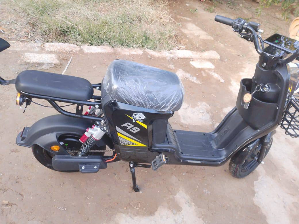 دراجة R9 بيع او مراوس 
استخدام 15 يوم فقط
 5 بطاريات 
إشارة لكزز 
دبل سويج ودبل بصمه 
حلوه وبعدها جديده احلا من الصور بهواي 
بريك هايدروليك 
مكاني بابل القاسم 
***********
