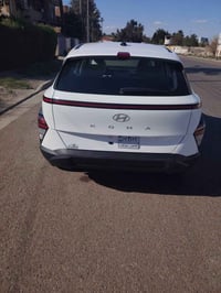 للبيع كونا موديل 2025 دخول جديد وارد امريكي بدون رقم ماشية 2000 يعني ز...