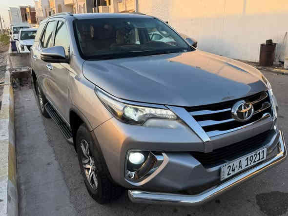 السلام عليكم 
تويوتا فورتشنر 2019 فول ١ع وحد
ماشية 115 الف كيلو وقابل للزيادة 
#شركة SAS  باسمي 
-محرك 4 سلندر VVTI.2700
2-بصمة دخول ذكي
3-فورويل +قفل دفلوك 
4-كير اوتو +شفتات ستيرن ترجيع نمر
تحكم استيرن جهتين
5-وضعيات قيادة Eco+PWR
6_نضام مانع انزلاق 
7-حساسات خلفي 
8-مري كهرباء شفط +اشارة 
9_شاشة كبيرة Car play
10-كامرة بلاد +GPS 
12-منفذ شحن 
13-ثلاجة 
14-صاج +ستيرن حياكة 
15-عوارض اعلى سقف المركبة 
16-المصد الأمامي كروم +بطانة محرك 
18-بك لايت LED
19-كروز مثبت السرعه 
20-قطع تبريد عدد 3+ لوحة تبريد بيانو 
21-عدد المقاعد 7 
22-ويل كب  17

السعر  278 ورقة 

ابواحمد 
***********
