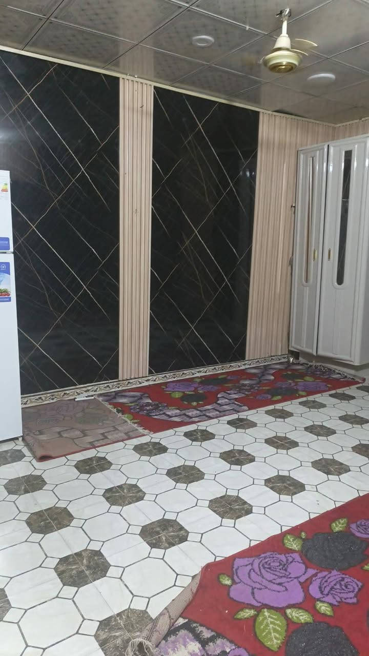 سلام عليكم دار للبيع بحي الحضاره عل شارع الرئيسي ثاني بيت قرب قصابيه ابو رضى المساحه 125 اوبي مجال شي بسيط  السعر 105 للاستفسار اتصال  ‏‪***********‬‏
