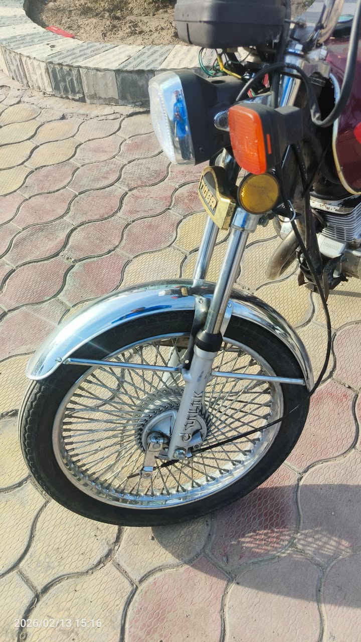 السلام عليكم من رخصه الادمن. تايكر 21 باكستاني دراجه كامله من الطول للطول كله جديد زنجيل دشالي باتري ضفيره كامله مكمله متذب عليها ربع صالنثه رياضي موديل 2011 اصليه دراجه جانت واكفه فتره وهسه دخن  رايدها 400 وبيها مجال مكاني بغداد العامرية ***********8
