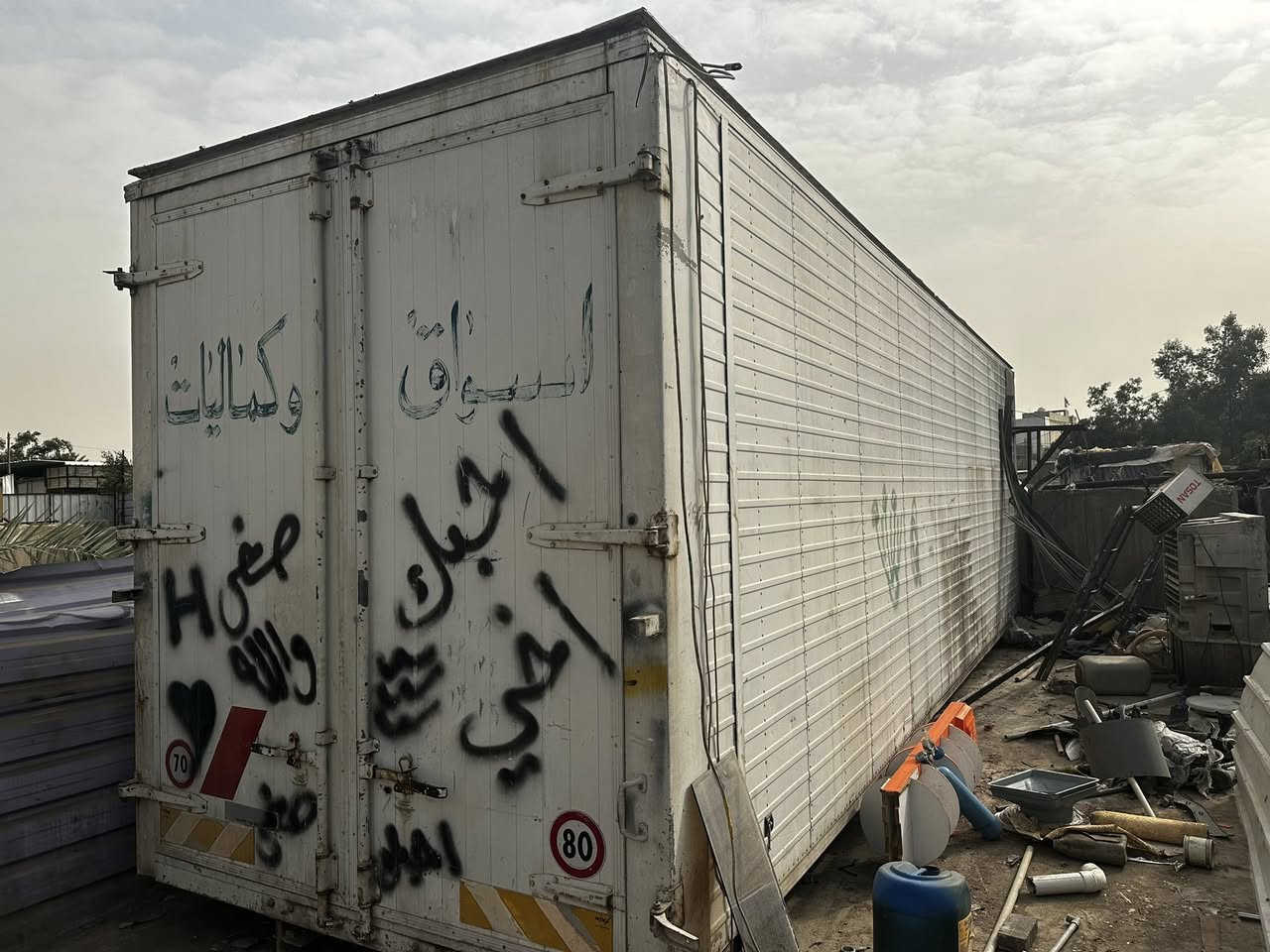 السلام عليكم  كرفان للبيع الماني الصنع من الداخل كله تغليف هو بالاصل براد حافظه للتواصل ***********
