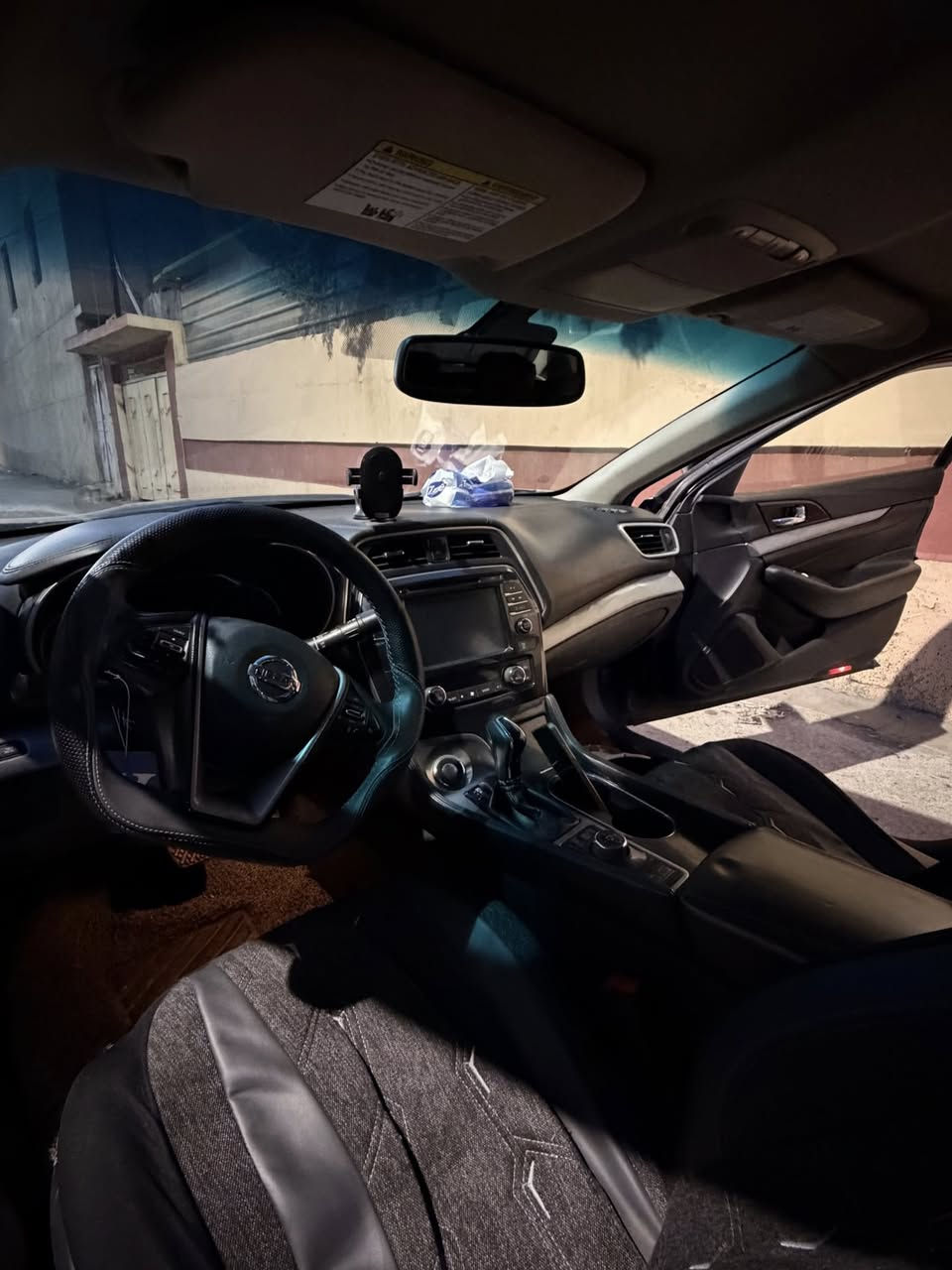 نيسان مكسيما 
موديل 2017
مكينه …6 سلندر
ضررها جاملاغات الخلفيه  
فقط 
السياره نضيفه جدا احلى من الصور  
شرط الوكاله والتحويل السعر132..للاستفسار الاتصال على الرقم ادناه 
***********
الموقع موصل الأيسر حي المصارف
