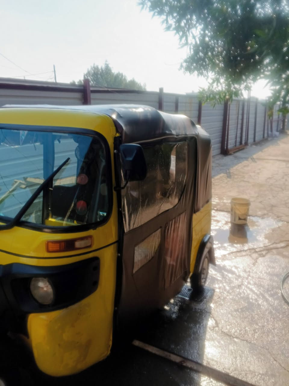 السلام عليكم تكتك موديل 2016اوراق كامله تخك تاير كهربيات كلها شغاله محرك عشرين بيها مابيها خياس معمره جديد اريدها 500و3وبيها مجال العنوان بغداد ***********
