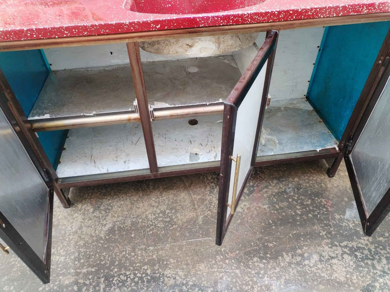 اثاث منزلي مستخدم وجديد الكرمه شارع العام مقابل معرض ابو زهير ***********
