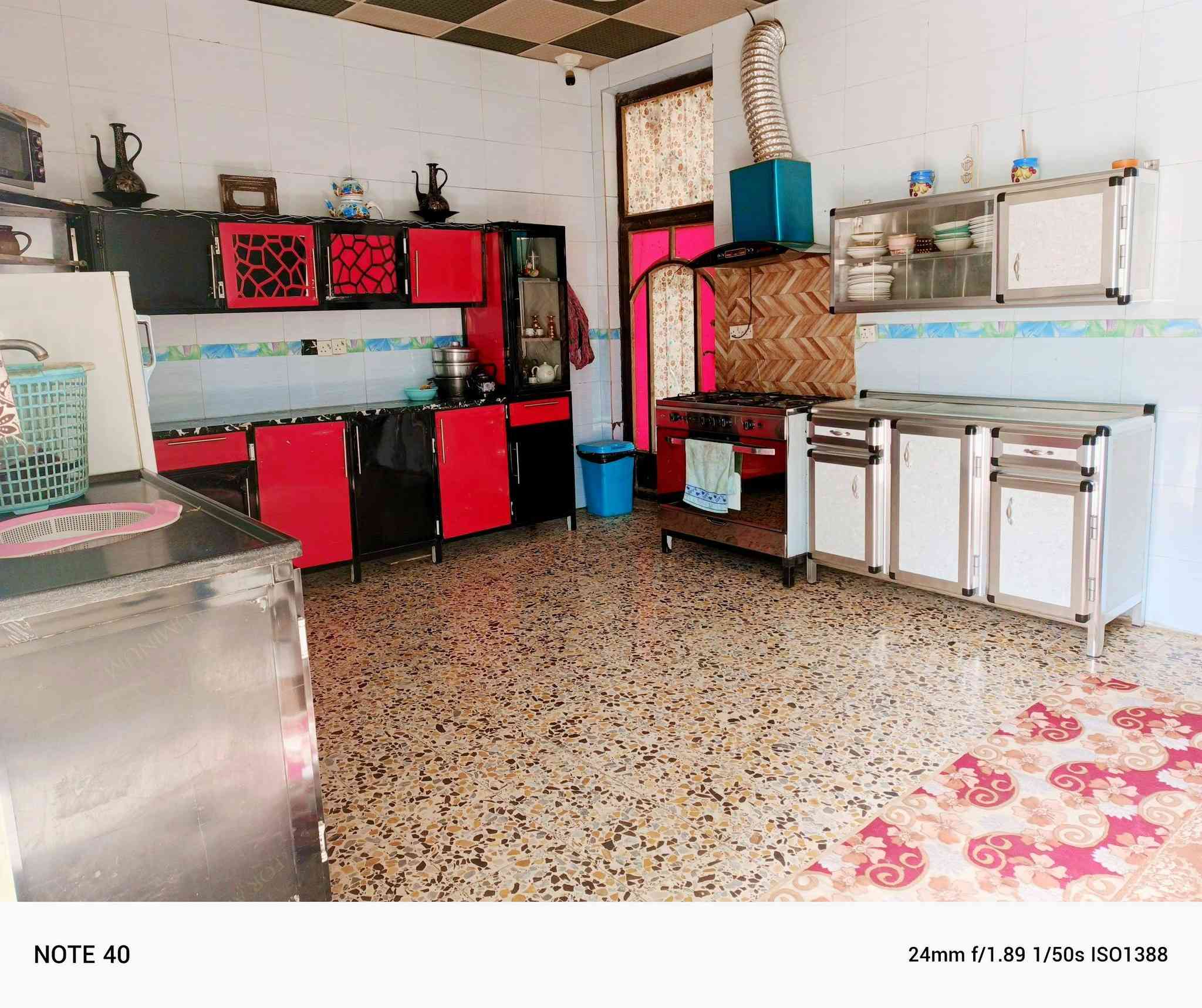 سلام عليكم 
دار للبيع 🏠 مساحه 200 متر طابو ملك صرف باأسمي
بناء طابوك وصب كونكريت مسلح ! خدمات كامله مجاري + تبليط + شبكه ضوئي ! طابقين 
طابق أول يحتوي على طارمه كبيره 6/4 + استقبال 7/4 + مطبخ 5/4 + هول + غرفه نوم 5/4 + مجمع صحيات داخليه 5/4 + منور داير البيت 
طابق ثاني غرفه نوم عدد 3 __ ثنين 5/4 + وحده 7/4 + هول + مجمع صحيات ! المكان بكرلي قرب جامع سلمان المحمدي 
السعر 240 وبي مجال رقم هاتف ***********
