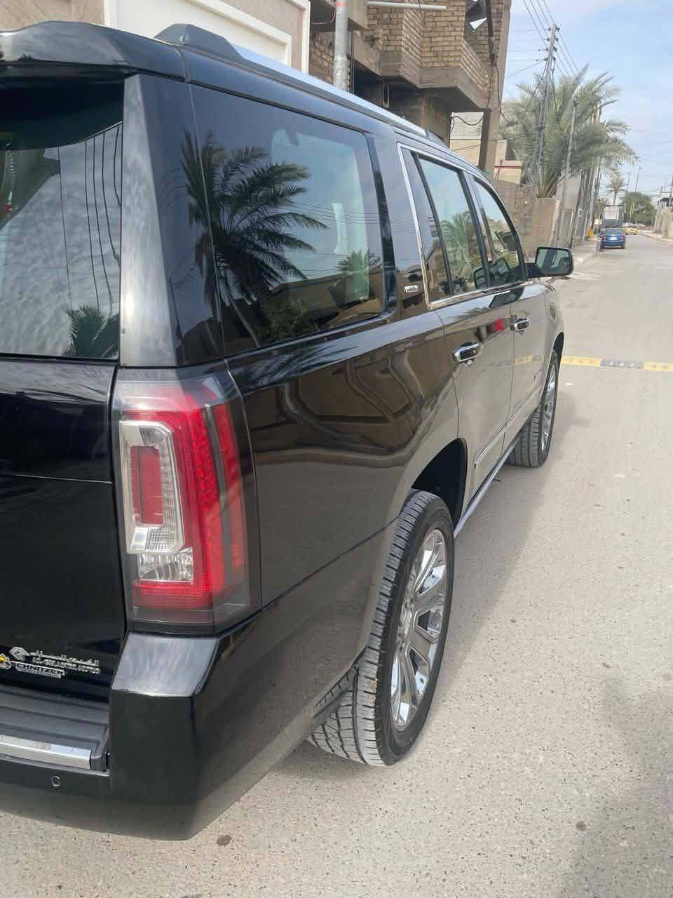 مكلف بالنشر والله كلشي ما اعرف عنها
للبيع او مراوس بأقل 
جي ام سي -يوكن -دينالي -اعلى فئة -كامل مواصفات -موديل 2016-اسود 
محرك 8 سلندر 6200
طقم ويل اصلي22
اشارات داخل المرايا مع حساسات اجتياز 
حساسات امامي وخلفي اصل
قبق الجنطة كهرباء شفط مع حساس الفتح بواسطة القدم
بصمة 
قاصة مخفية 
ثلاجة 
دوسات كهرباء قابلة للطي 
عارضة للبيانات على الشاشة الامامية 
ستيرن متكامل الايعازات 
حساسات تنبيه تصادم 
تنبيه مغادرة المسار 
اوامر صوتية 
مثبت سرعة 
حساس ضغط اطارات 
اندرويد اوتو 
مساعد الاصطفاف 
دفع رباعي 
نظام تعليق العجلات 
رادار 
فرامل ABS
نظام ملاحة و خرائط 
نقطة عمياء 
صف مرايا كهرباء
شاشة لمس 
قفل ابواب تلقائي 
تشغيل عن بعد 
بلوتوث 
كاميرا خلفية 
بروجكتر 
مانع انزلاق 
فتحة 
انوار نهارية 
حساسات امامية وخلفية 
مصابيح زنون 
هوك خلفي 
مقاعد جلد بيج
مقاعد امامية فول كهرباء و تبريد وتدفئة
مقاعد كهرباء والكشنات الخلفية طي كهرباء
ذاكرة مقعد السائق 2
تبريد ثلاث قطع 
دخول بدون مفتاح  
زجاج كهرباء  
CD
شاشة بالسقف 
مداخل USB
اكياس هوائية
تحكم ستيرن 
مثبت سرعة تدفئة مقود 
مصابيح ترحيب جانبية في الدوسات 
وبقية مواصفات الدينالي الكثيرة والغنية عن التعريف 
للعلم سيارة نظيفة جدا
***********
مكان فلوجه
سعر 360 و بيها مجال
