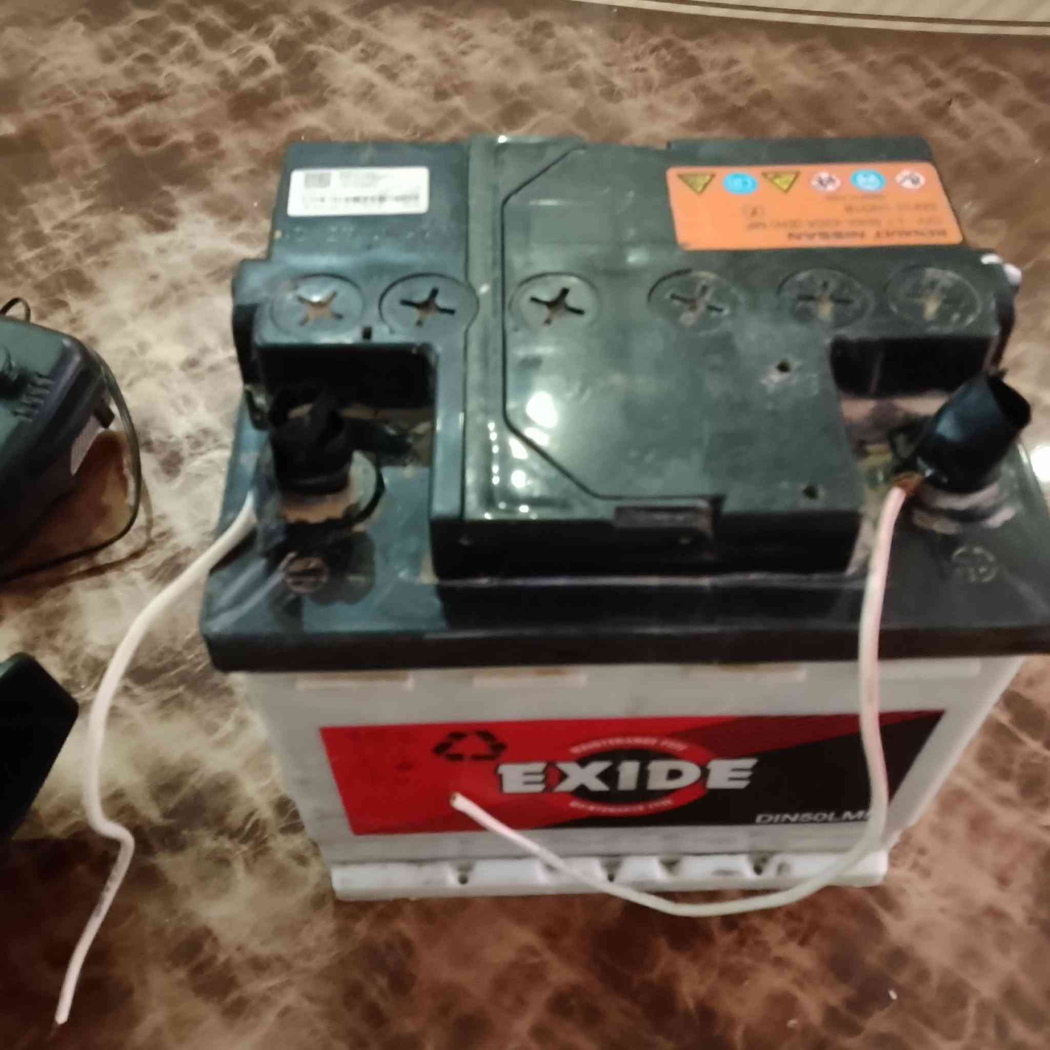 السلام عليكم سماعه أو الحاكيه 12Vو البطاريه 12V جديده مستخدمه كم يوم  للاستفسار على هذا الرقم ***********.   التوصيل موجود السعر بالخاص
