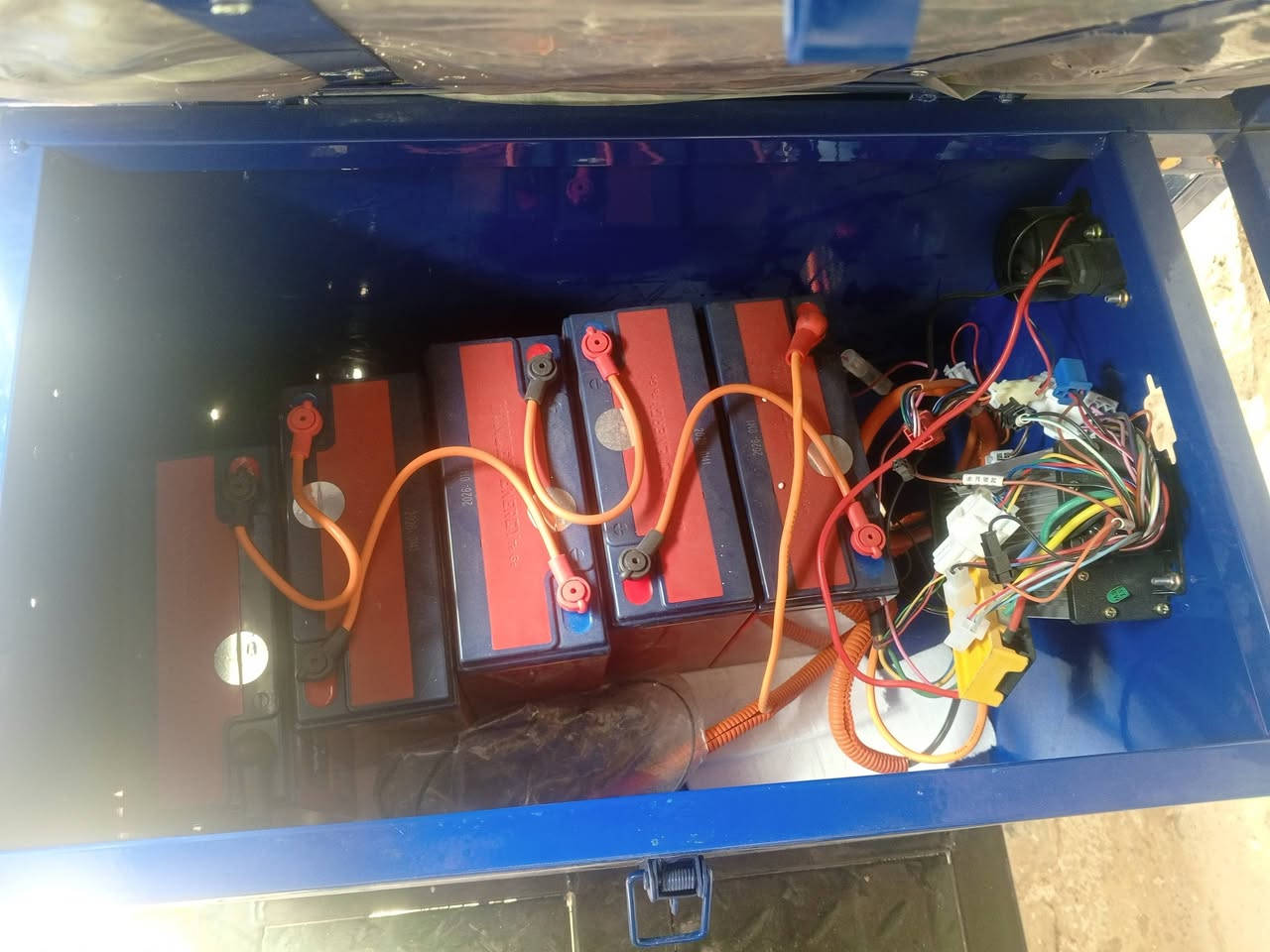 السلام عليكم ستوتة شحن للبيع نضيفة سعره 1100 
مليون و100 . العنوان بغداد مدينة الصدر قطاع 54
رقم الهاتف ***********
