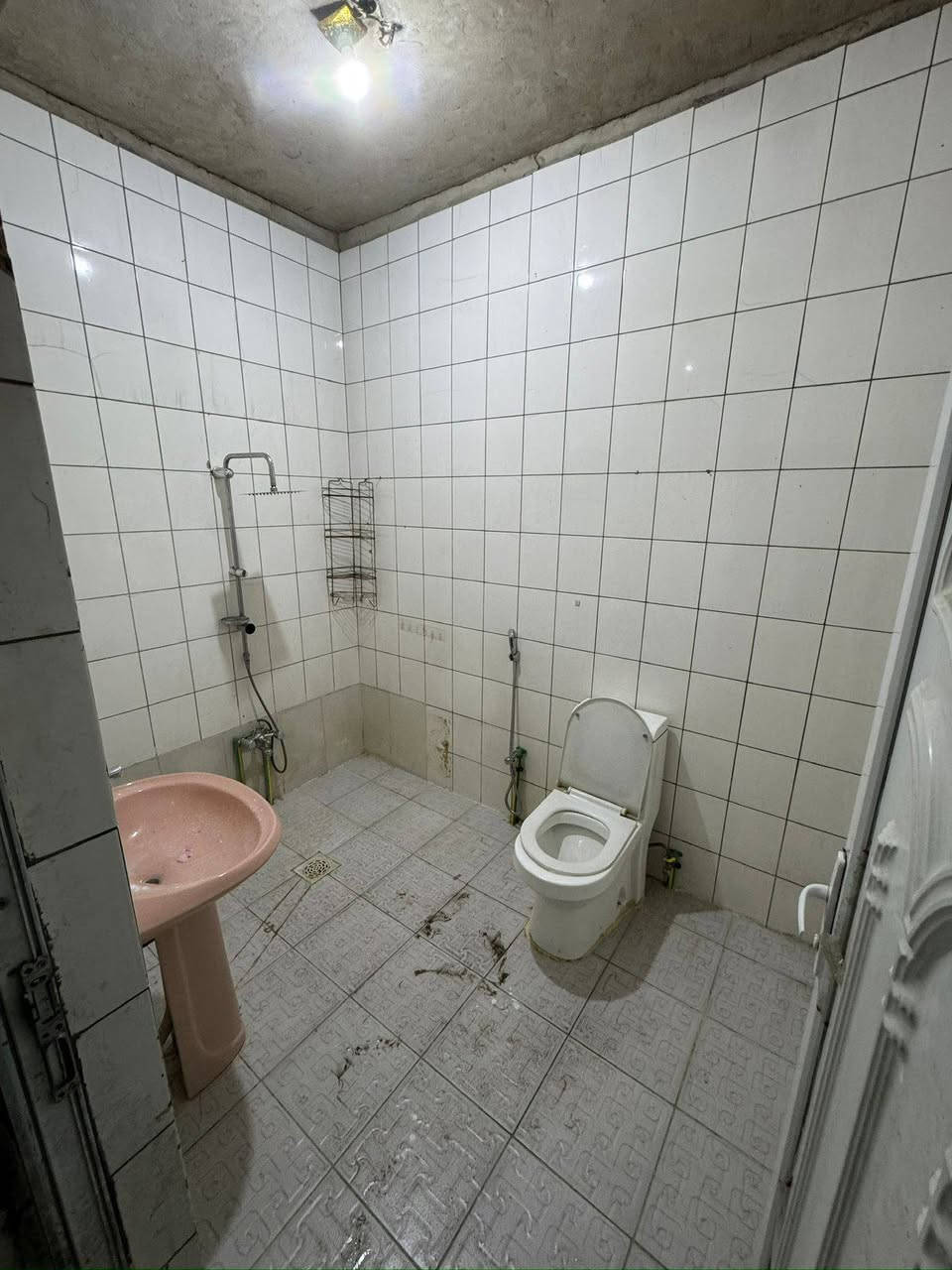 بيت مساحة 300للايجار السيدية الضباط 6 غرف نوم للاستفسار خاص او الاتصال على الرقم ***********
