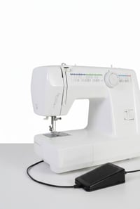 ماكينة خياطة كهربائية • غرز متعددة • تحتاج إبرة