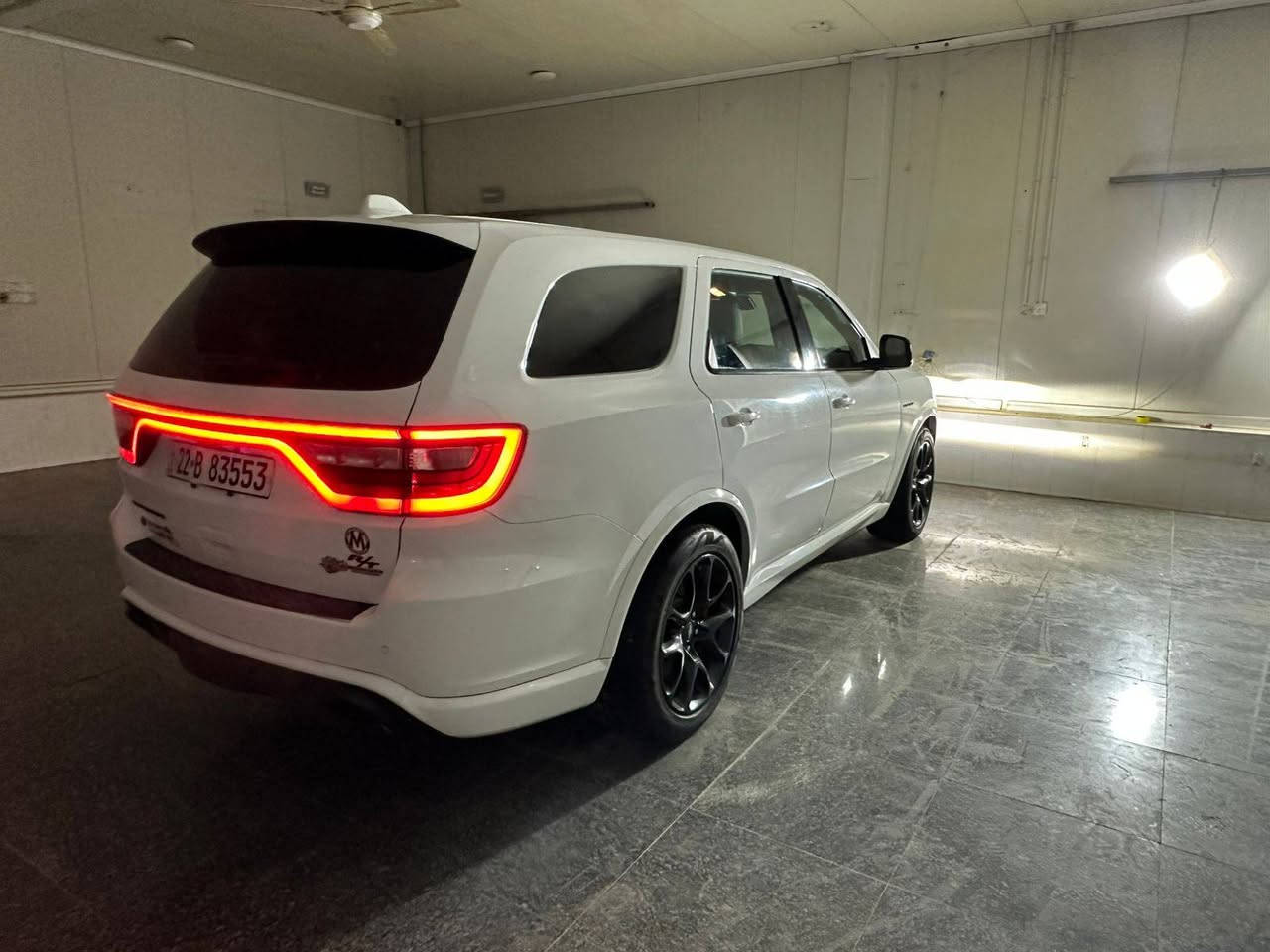 Dodge Durango R/T Plus Tow N Go
فول مواصفات – أعلى فئة بالدورانكو
الموديل  2022
المحرك : 8 سلندر 5.7 HEMI 
القير : 8 سرعات ZF
الدفع : AWD (دبل دائم ذكي)
الممشى : 48m  (قابل للزيادة)
اللون : ابيض
وارد : أمريكي كلين تايتل

المواصفات :
• فتحة سقف (سلايد)
• سقف شاموا 
• داخلية مطعمة  Carbon
• شاشة كبيرة Uconnect
• Apple CarPlay + Android Auto
• شحن وايرلس
أنظمة الأمان والراحة :
• رادار أمامي مانع تصادم + فرملة طوارئ
• رادار خلفي مانع تصادم
• نظام المحافظة على المسار (Lane Assist)
• كروز كونترول راداري ذكي (Adaptive Cruise)
• نقطة عمياء
• حساسات أمامية + خلفية
• تنبيه حركة خلفية
مواصفات Tow N’ Go (الأداء العالي 🔥):
• راديتر تبريد أكبر (تحمل حرارة وضغط عالي)
• نظام تبريد رياضي متكامل
• نظام تعليق رياضي Performance
• Launch Control
• Traction Control متطور
• دبلات SRT أصلية
• بريكات Brembo قوية جداً 
• فتحات تهوية غطاء المحرك (بنيد)
• نظام كزوز رياضي بصوت HEMI
الداخلية :
• مقاعد جلد + الكنتارا
• تبريد + تدفئة للمقاعد الأمامية
• تدفئة ستيرن
• شفتات ستيرن
• مقاعد خلفية VIP
• ذاكرة مقاعد
• صندوق خلفي كهربائي
• نظام صوت Harman Kardon

أنظمة القيادة :
• Eco
• Sport
• Track
• Tow
• Snow

مواصفات إضافية :
• نظام AWD ذكي يوزع القوة حسب الطريق
• ثبات عالي جداً على السرعات
• قابلية سحب عالية (Tow Package)
• 

السيارة مغلفة ppf 

"السيارة ما تحتاج فلس – استخدام شخصي ونظيفة جداً"
السعر 380 وبيها مجال 
0783 849 8000
