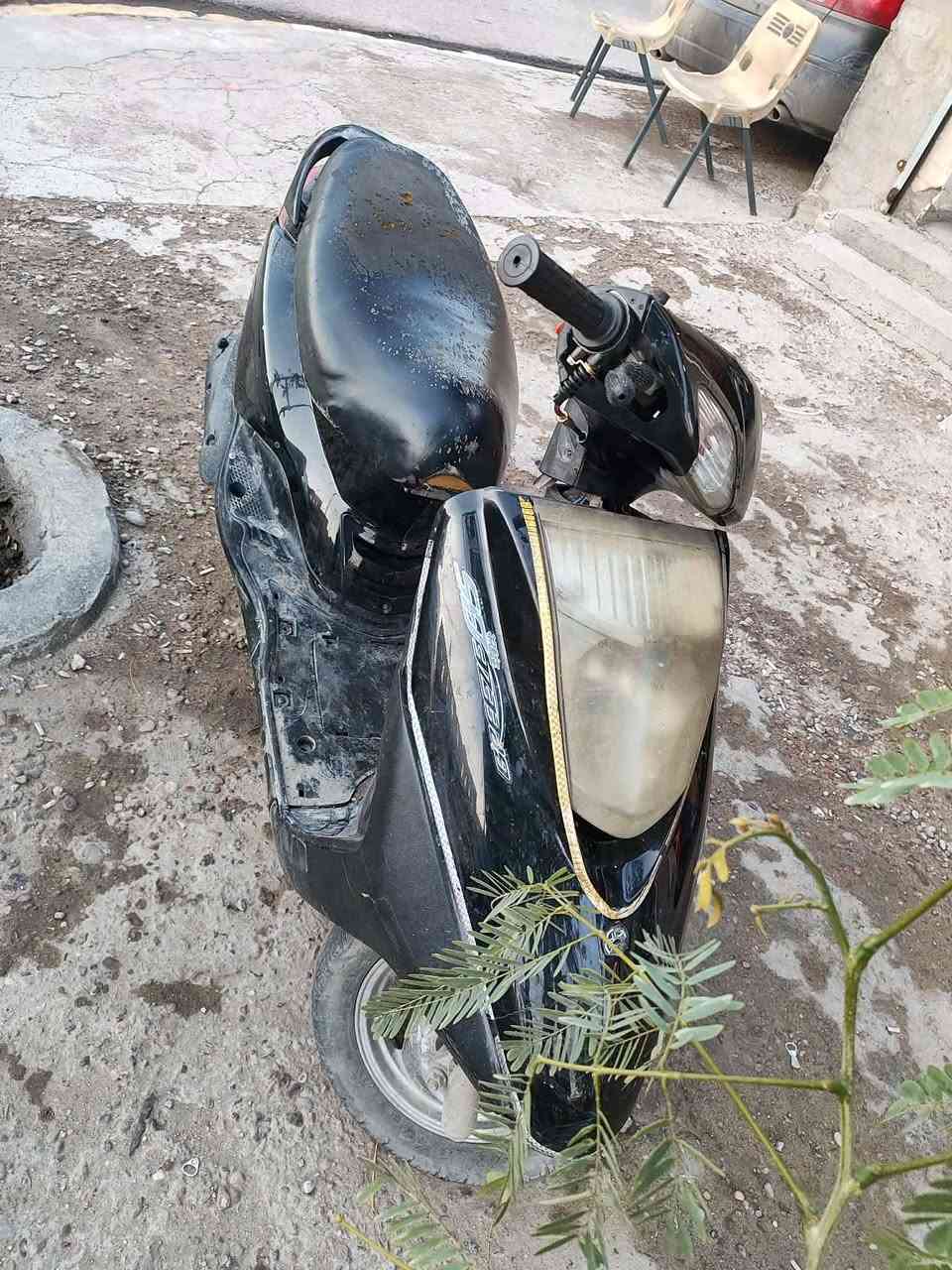 بريز للبيع كامله مابيه نقص سعر 300الف مكاني بغداد ساحه عدن هاتف ***********
