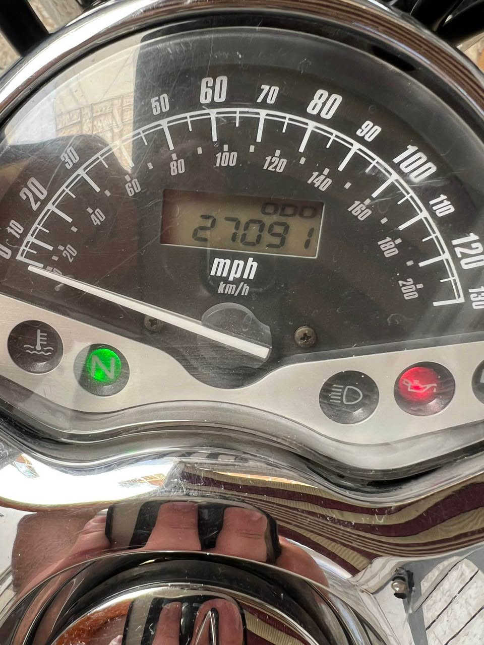 السلام عليكم هوندا VTX 1300 وارد امريكي موديل
2006 رقم وسنوية بغداد باسمي تحويل ثاني يوم الدراجة حيل نضيفة مثل ما موضحة بالصور ماشية 27 الف وقابل لزيادة اريد مراوس بشادو مرقمة شرط النظافة الي يحب  يتواصل *********** بغداد, العراق
