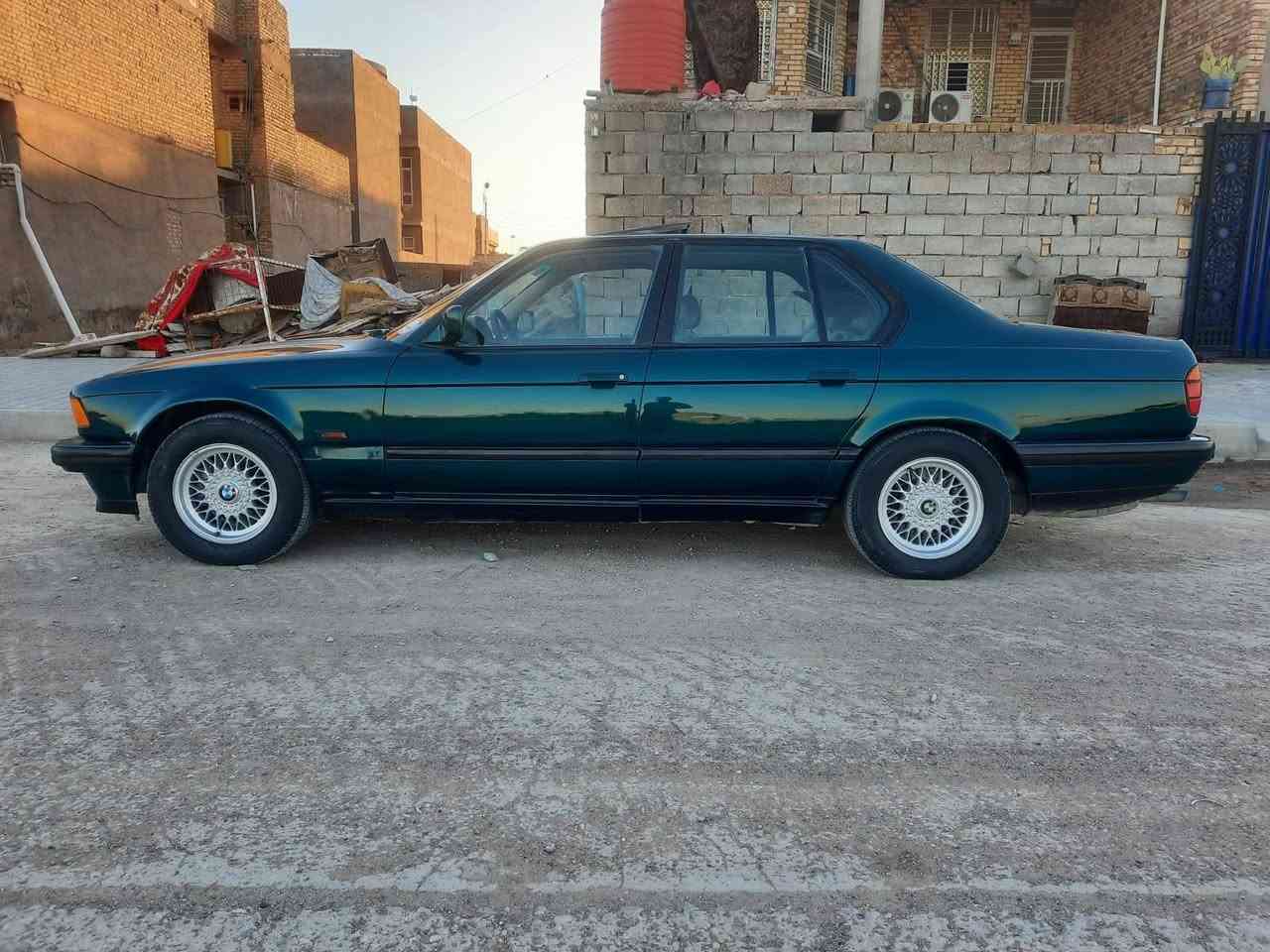 سلام عليكم بي ام دبليو موديل 91 محرك ٦ستندر كير ومحرك خير من الله تبريد ثلج تدفئه وتبريد بلكشنات حجم ٣٥ رقم بغداد سياره بأسمي الشراي يتصل علئ الرقم ***********
